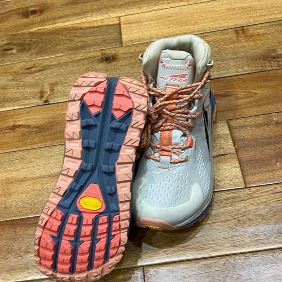 Altra Olympus 5 Lace Up Hiking Boots - Picture 3 of 7